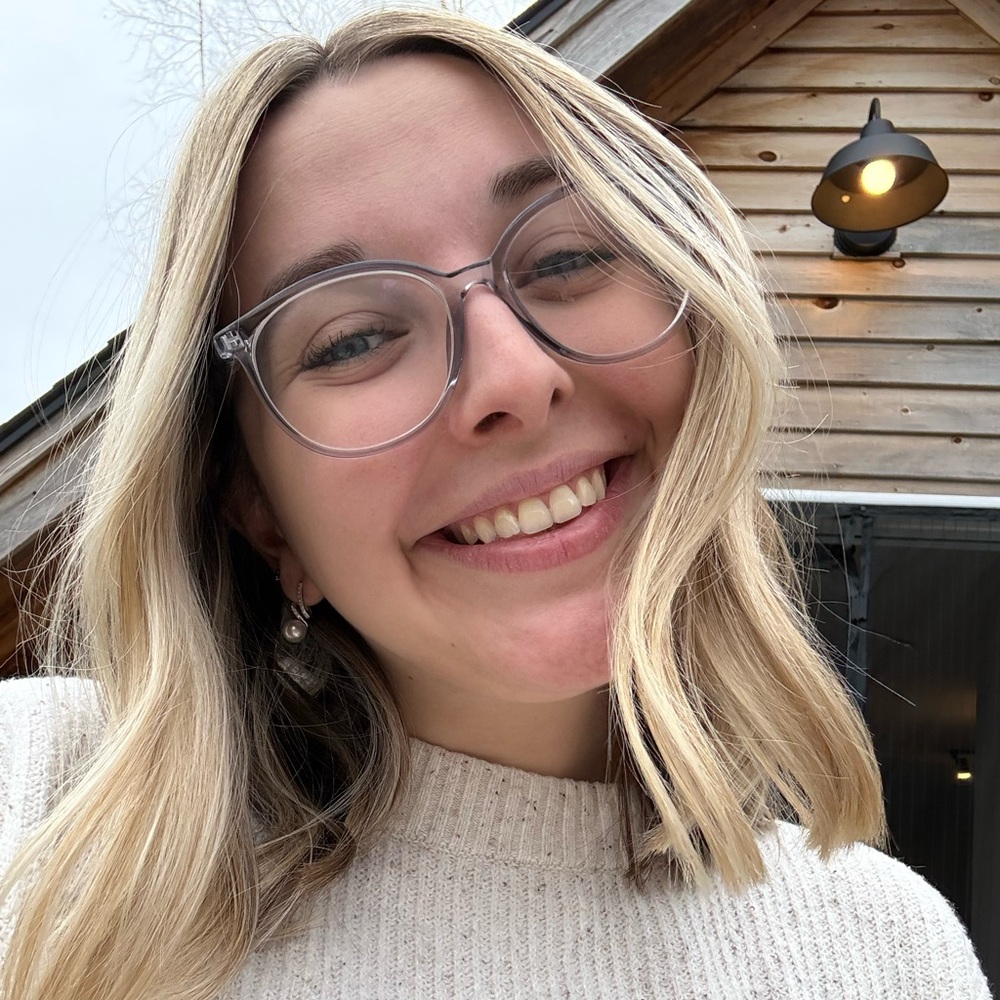 Meet your Posher, Cassandra